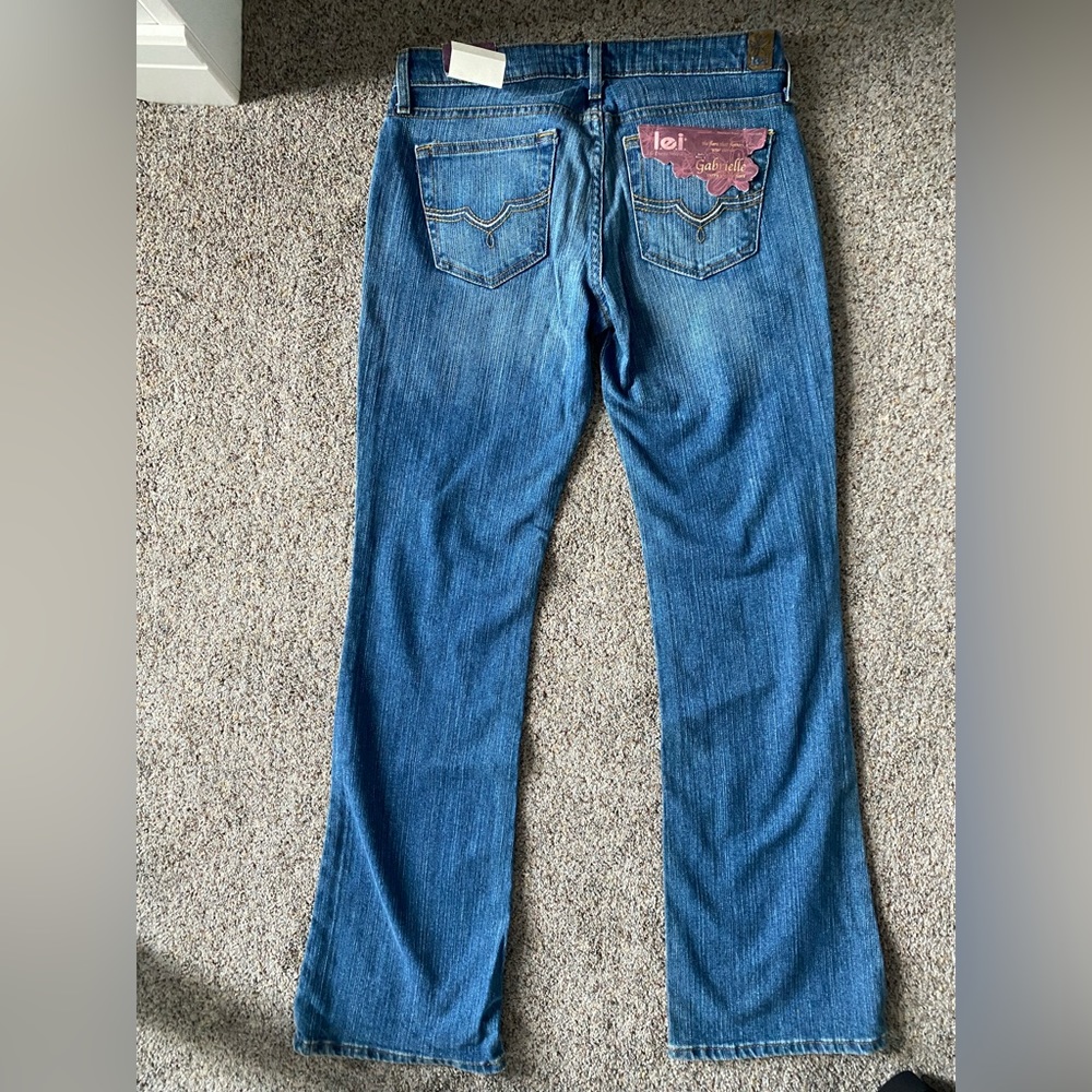 LEI Gabrielle curvy flared size 7 regular jeans